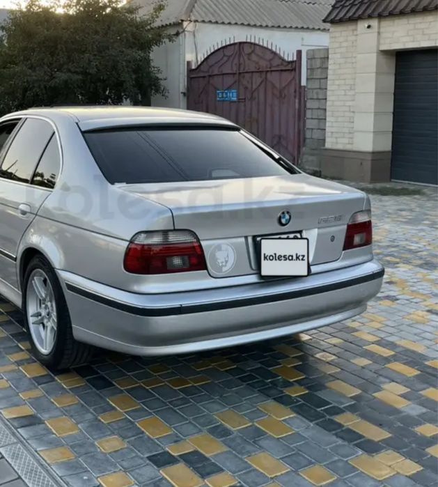 Задний бампер е 39