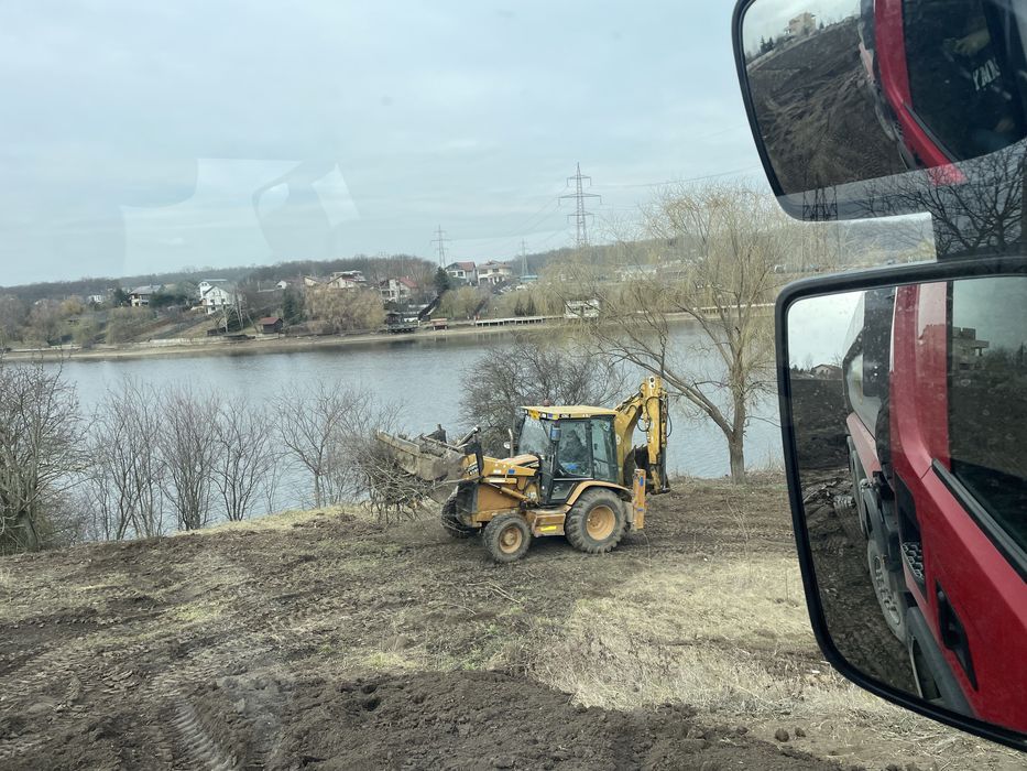 Inchiriem buldoexcvator cu picon