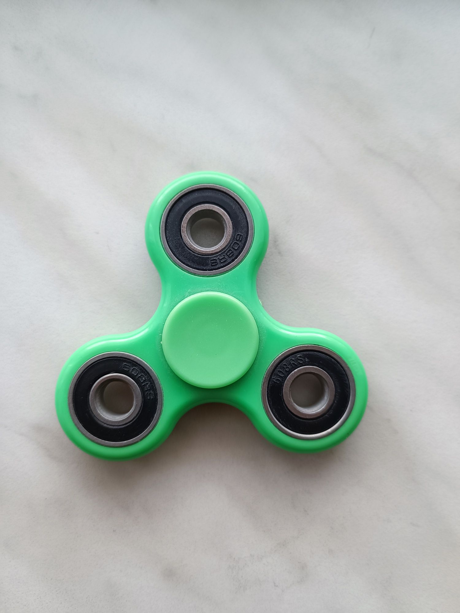 Продавам Fidget spinners