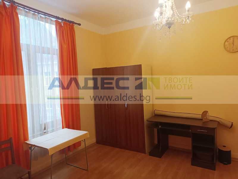 Дава се под наем Тристаен апартамент в София, Център - 120 кв.м за 650 € - Снимка #11