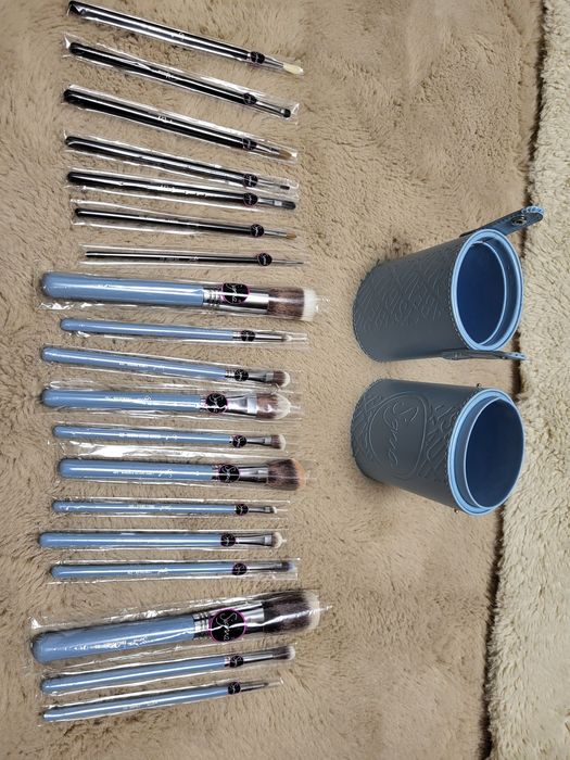 Set 19 pensule make up profesionale Sigma + cutie | Noi | Nefolosite