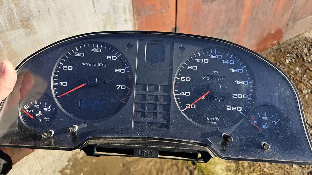 Продам приборную панель Ауди 80б4 UN4