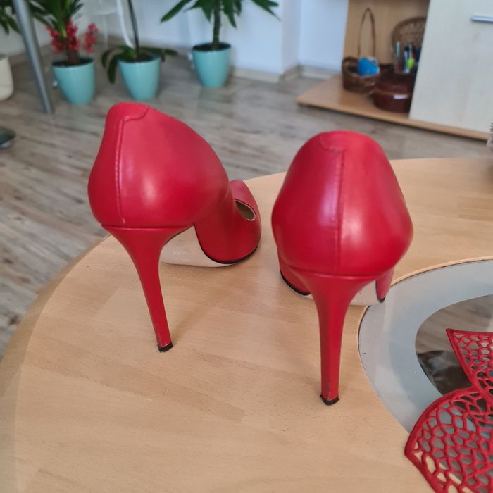 Червени обувки MUSETTE