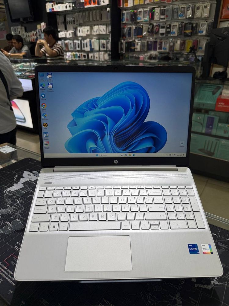 Hp Intel core i7-1255U/8/512/15.6