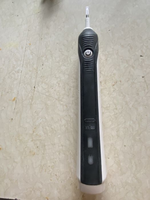 Електрическа зъбна четка ОРАЛ Б