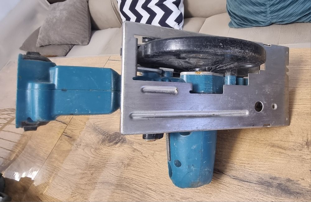 Акумулаторен ръчен цирколяр Makita 18v за части