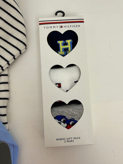 Бебешки бодита и чорапки Tommy Hilfiger