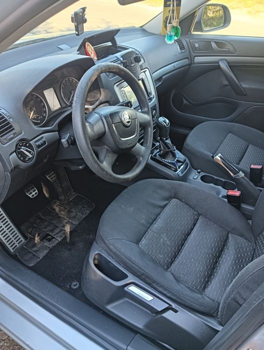 vând  SKODA Octavia 2 sau schimb