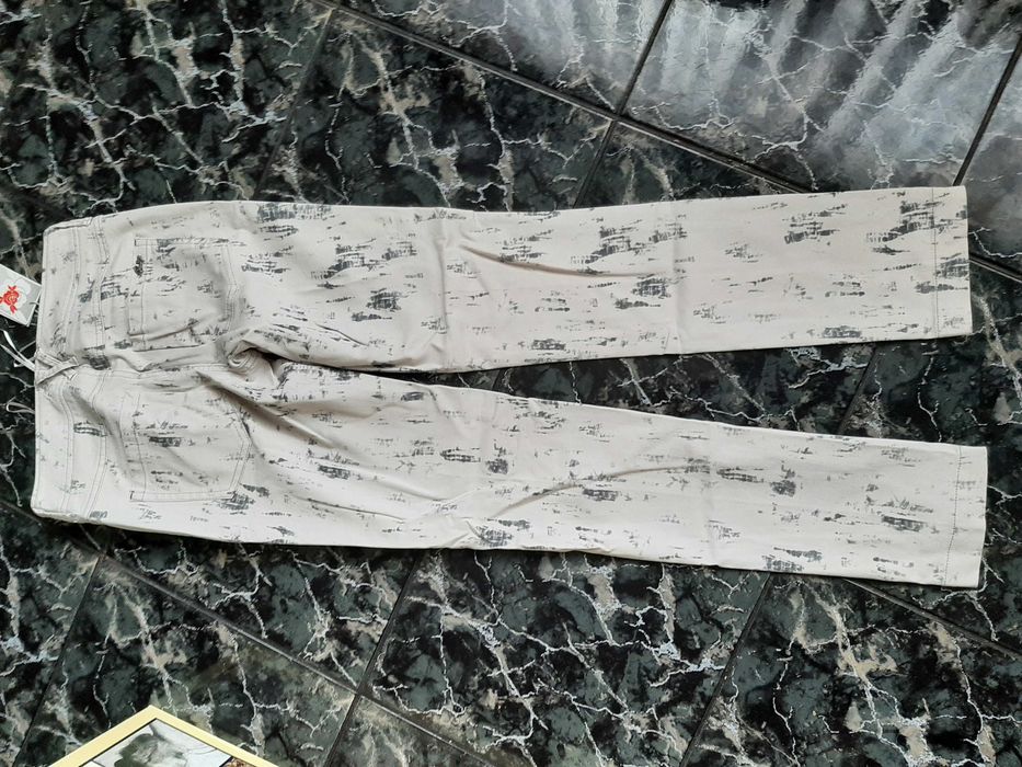 Дамски панталон напръскан