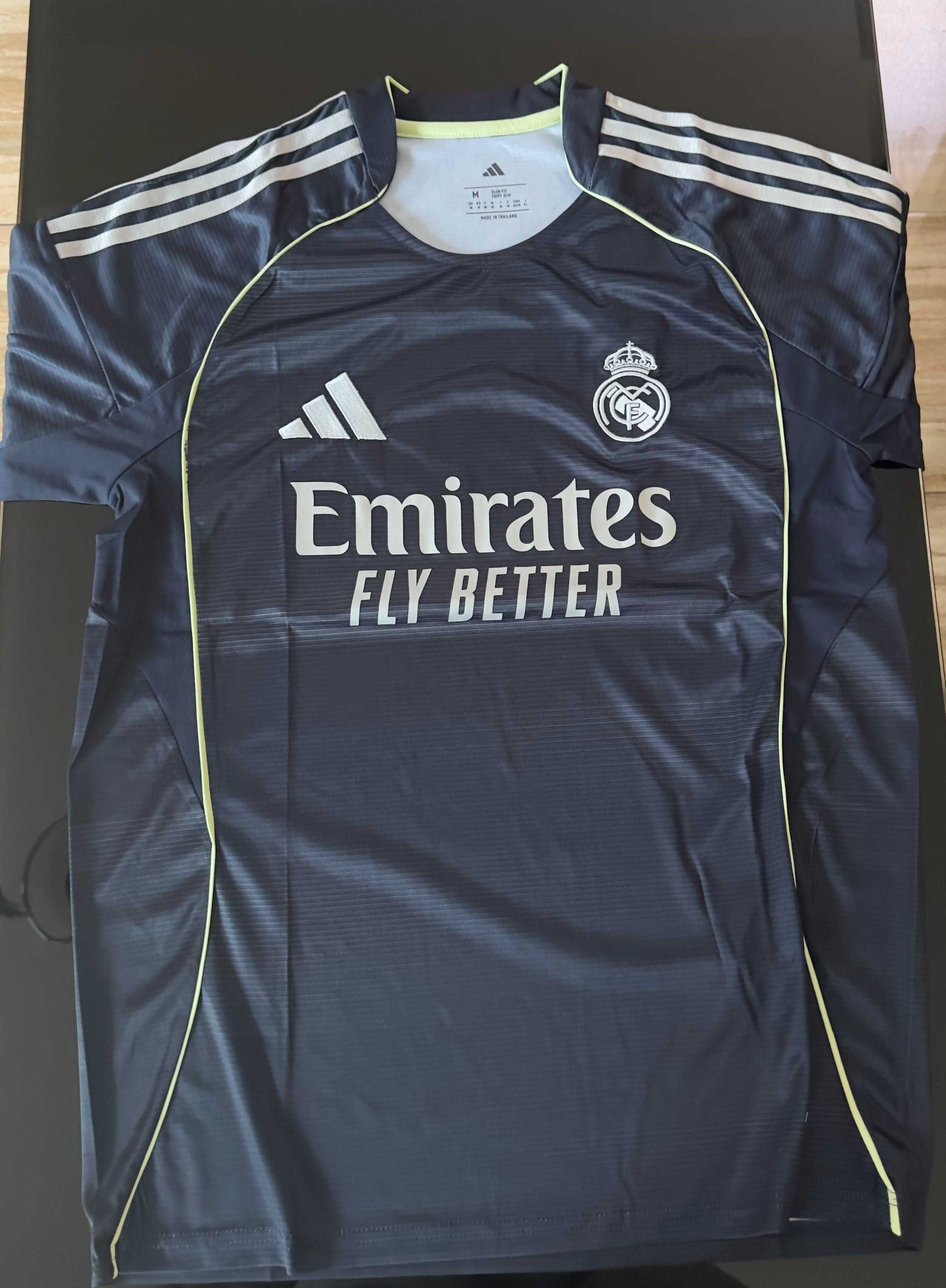 Тениска на Real Madrid CF за сезон 25/26 в отлично състояние!