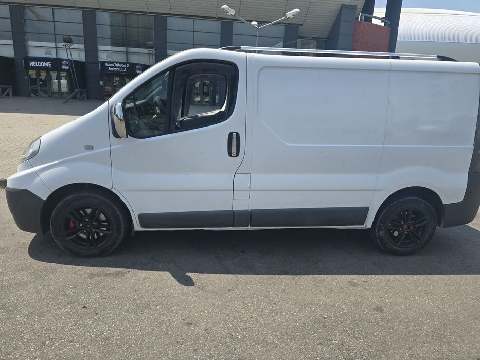 Vând Renault trafic