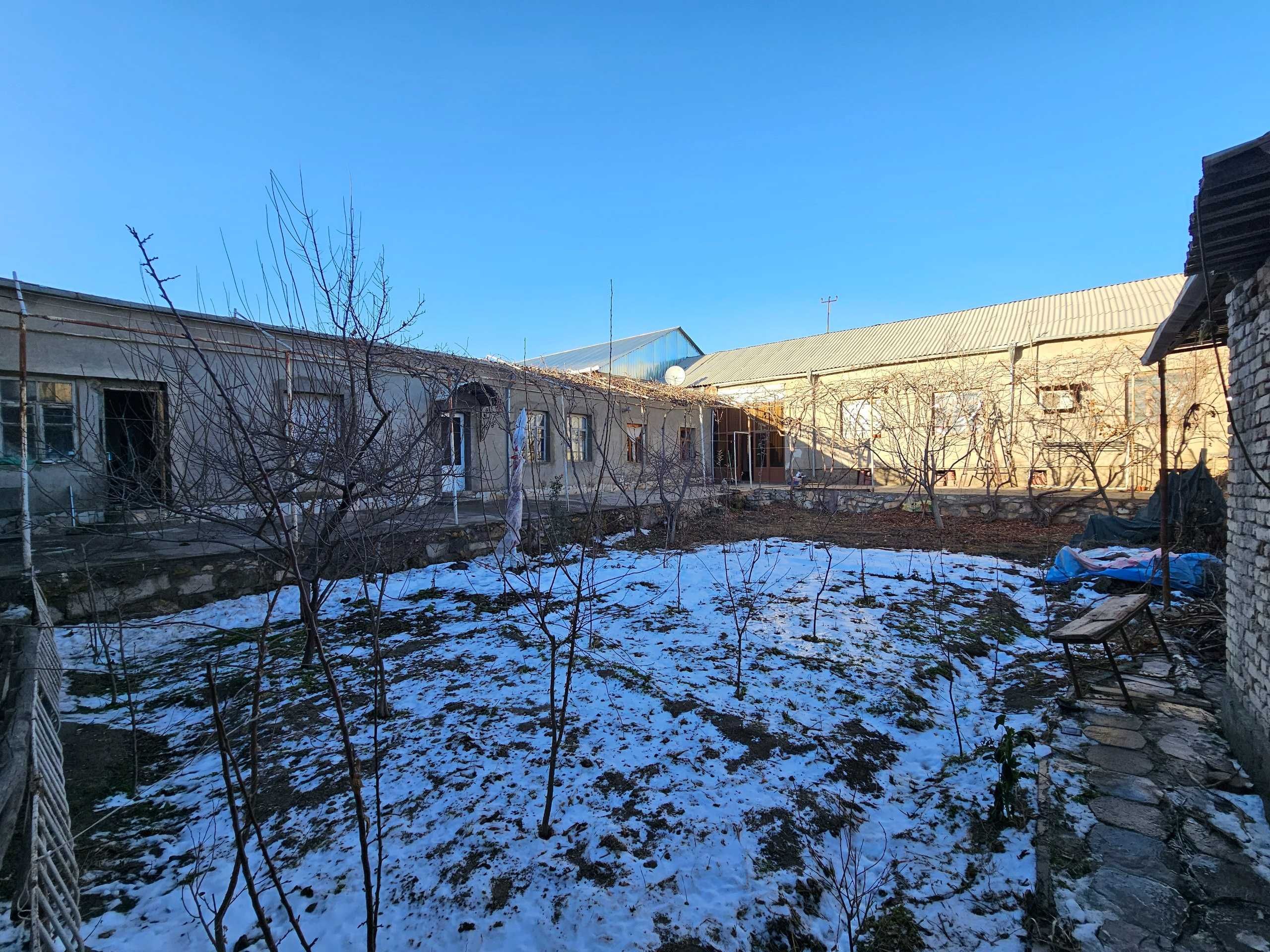 7 sotixli tayyor uchastka ko‘plab jihozlari bilan birga sotiladi.