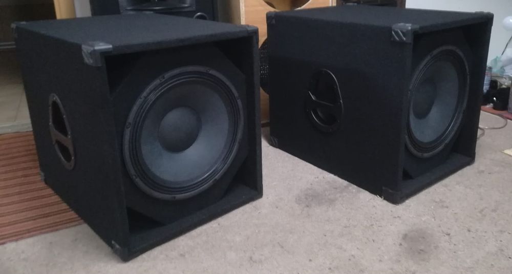 Vand/schimb doi basi impecabili din orce punct de vedere