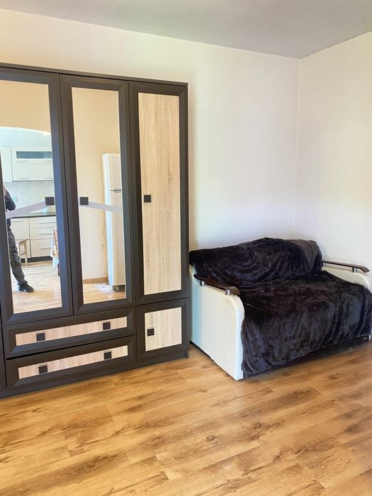 Vând garsoniera utilată