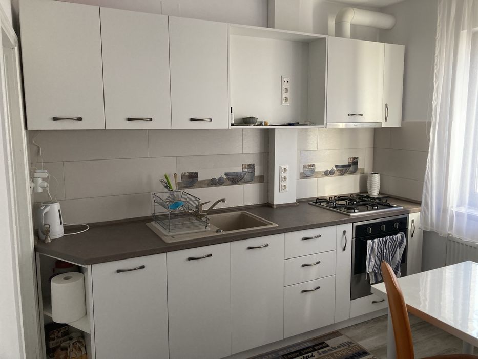 Casă P + 2 etj- la parter spatii comerciale