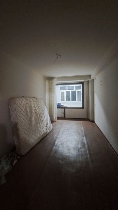 Чирчик шахар 
Навои атлант тепасида  
#1-хона 1-этаж 
Квартира ижар