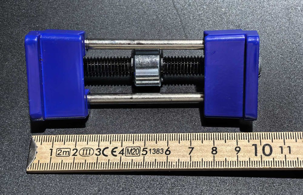 Dispozitiv/ ghidaj pentru ascuțit dălți, cutite pielarie, cutit rindea