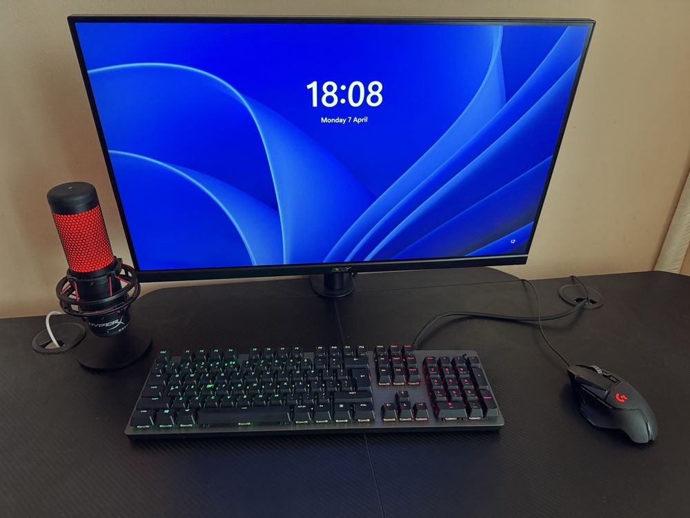 Гейминг компютър с монитор и периферия – Ryzen 5, RTX 3050, 24GB RAM
