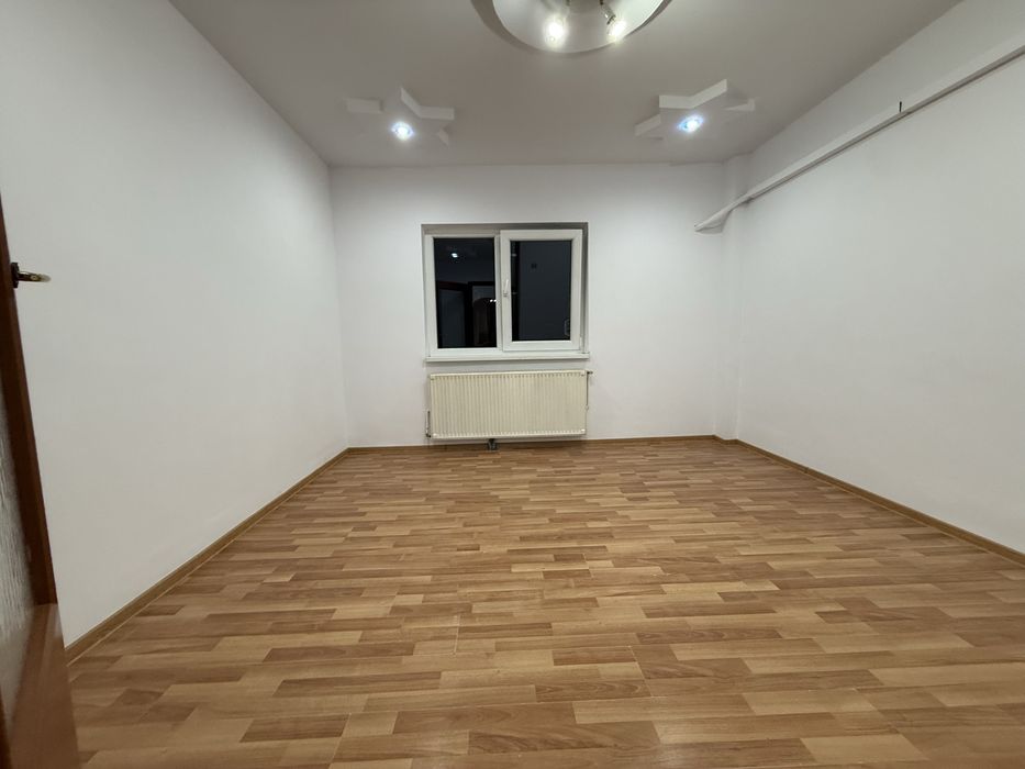 Apartament 3 camere, etaj 1, renovat, cartier 1 Mai