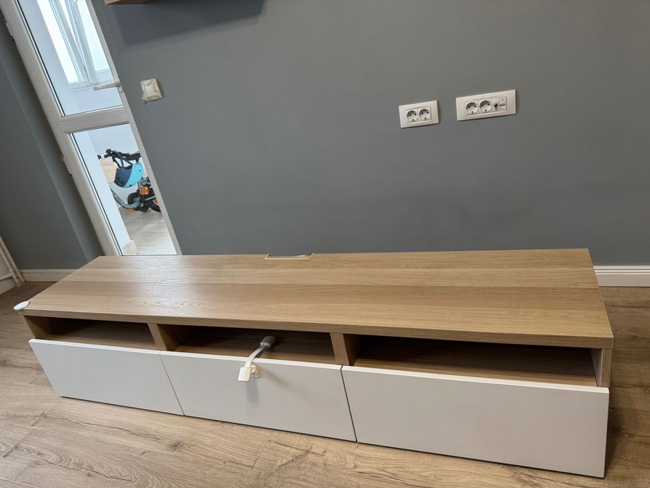 Vand comoda TV Besta (IKEA)