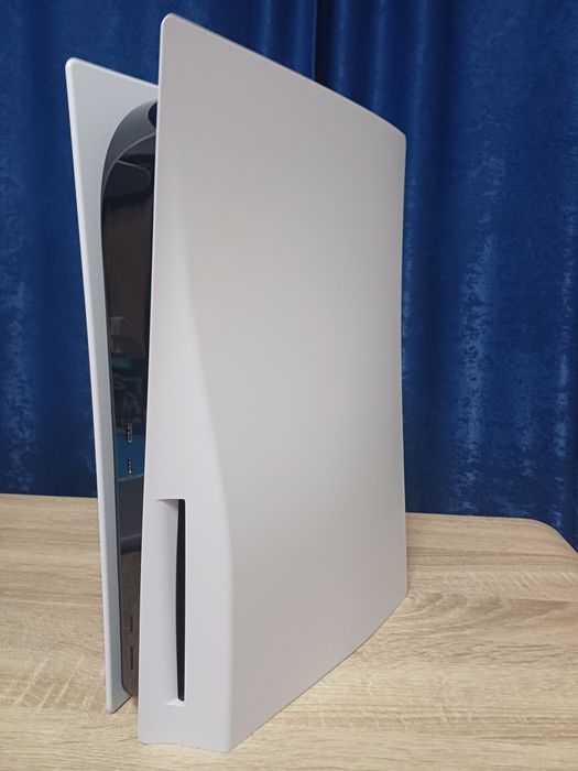 Playstation 5 cu 9 jocuri + volan+2 manete vând si separat