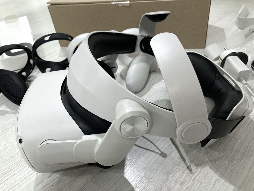 Meta Quest 2 (Oculus Quest 2)