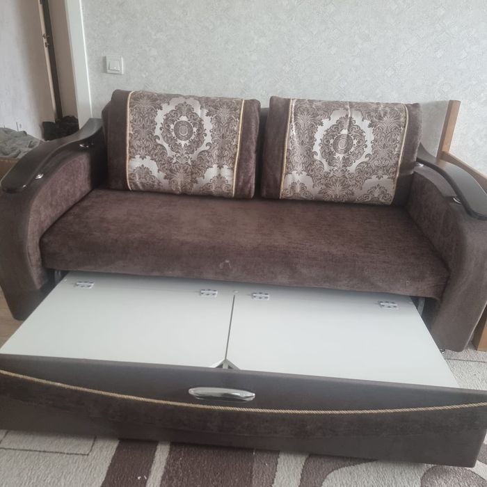 Продаётся диван.