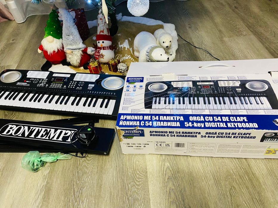 Vand orgă 54 clape,, Bontempi,cumpărată anul trecut!!