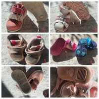 Vând perechi de  papuci copii 0-2 ani folosiți și noi