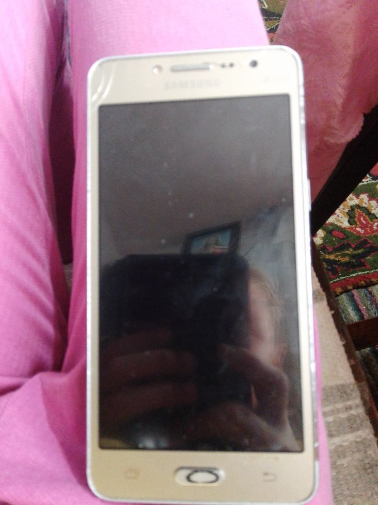 Vând telefon Galaxy grand prime plus