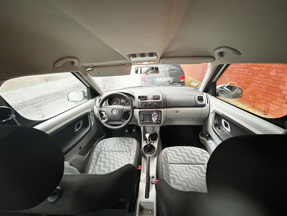 Vând Skoda Roomster