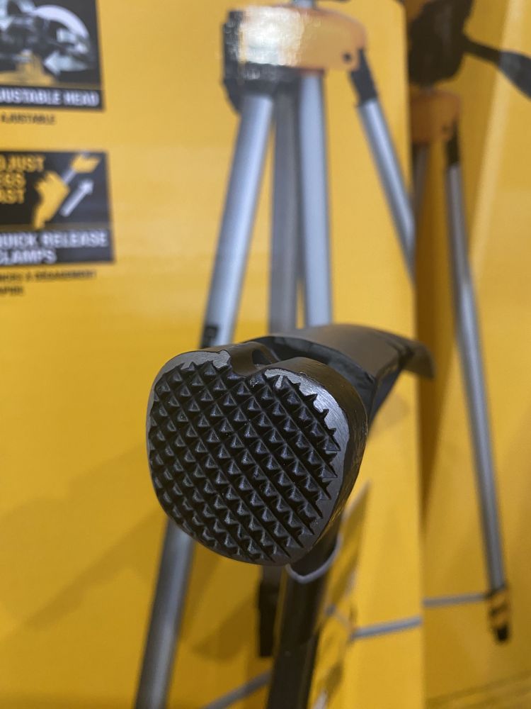 Чук кофражен с магнит DeWALT 22oz DWHT51005-0