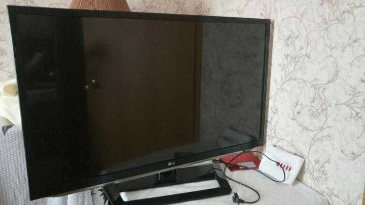 Большой телевизор LG 107 диагональ