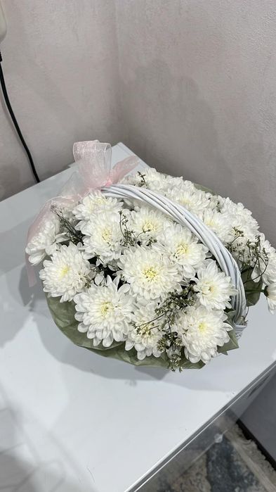 Продам красивую корзину с букетом цветов