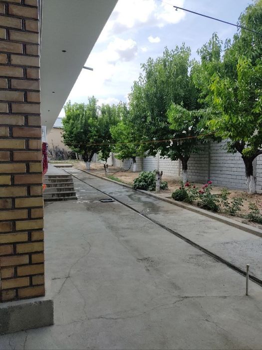 Kelesta sotiladigon hovli uy joylari bilan 6 yarim sutug’