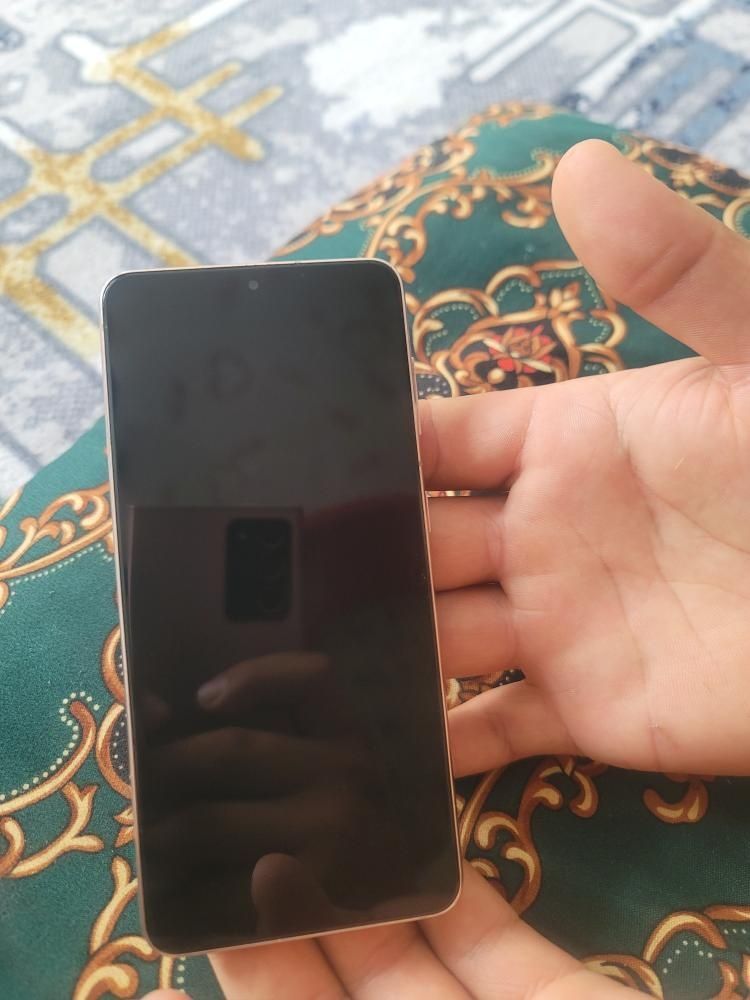 Samsung.     S21.