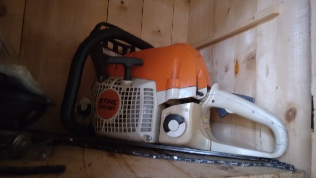 Vând Sthil 391 sau schimb  cu huswarna +-