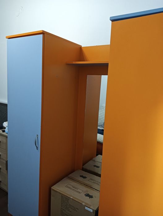 Mobila dormitor de vanzare + cadou spatiu depozitare (bonus).