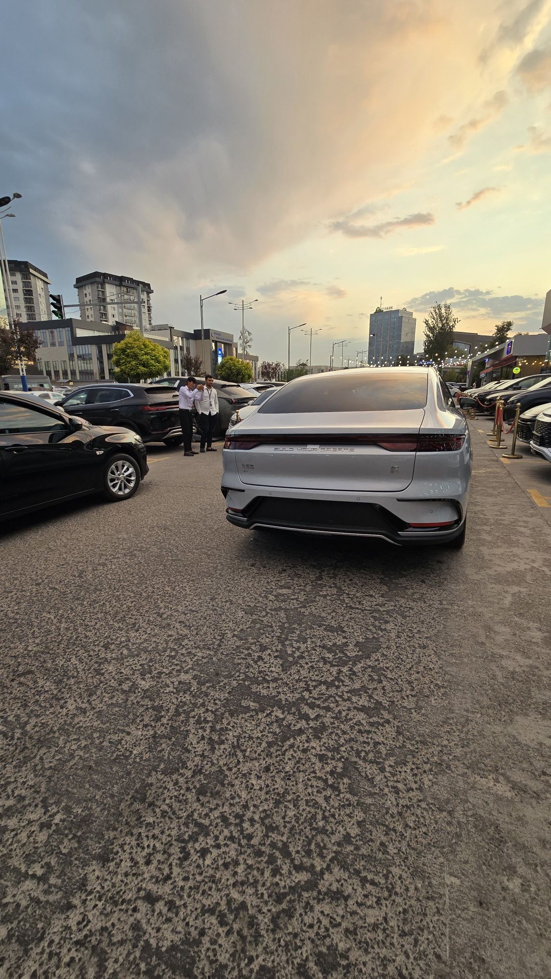 BYD HAN. Chempion Malibu o'rniga. Garantiy bor. Kelishiladi narxi