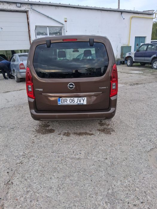 Opel Combo Life, 1.5 cdti / 130 cp, 20917 km, an 2019, unic proprietar