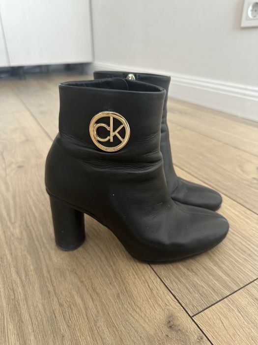 Продам сапоги CK