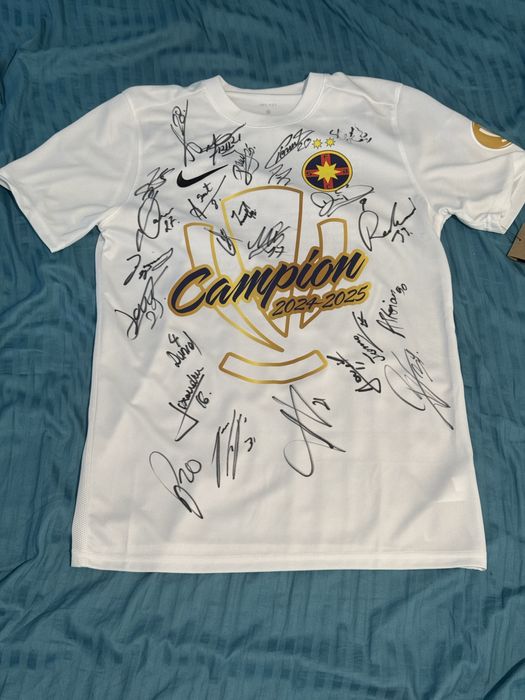 Tricou campionii romaniei cu autografele fotbalistilor de la fcsb