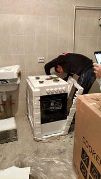Жап жаңа газ плита коропкасында тұр және полу автомат стиральный машин
