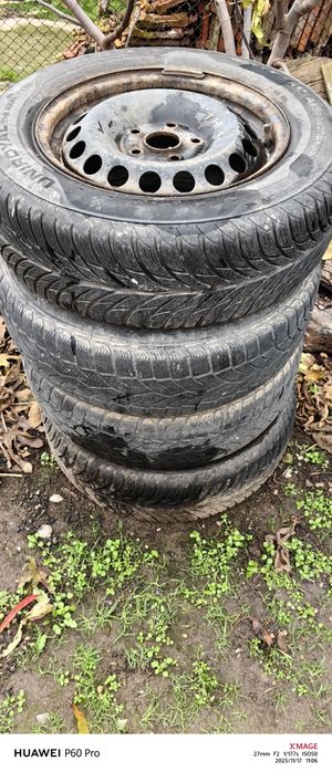 Гуми с джанти няколко.