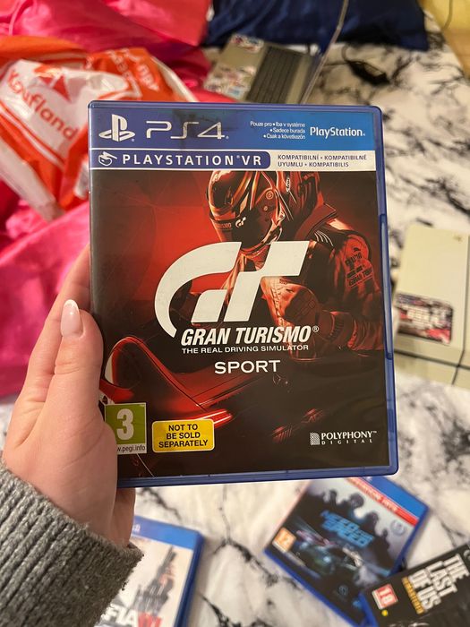 Плейстейшън 4 + 4 игри