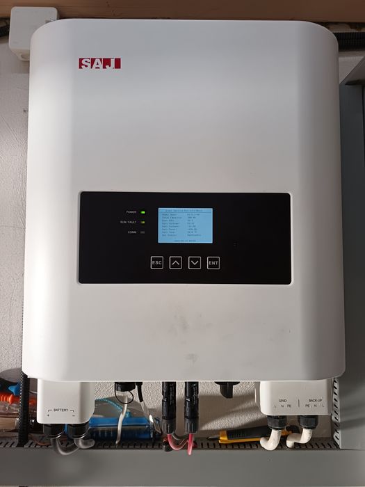 Invertor Saj de 6 Kw și 3 bateri de 16 Kw
