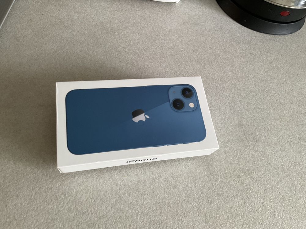 Cutie iPhone 13 mini pt culoare albastra