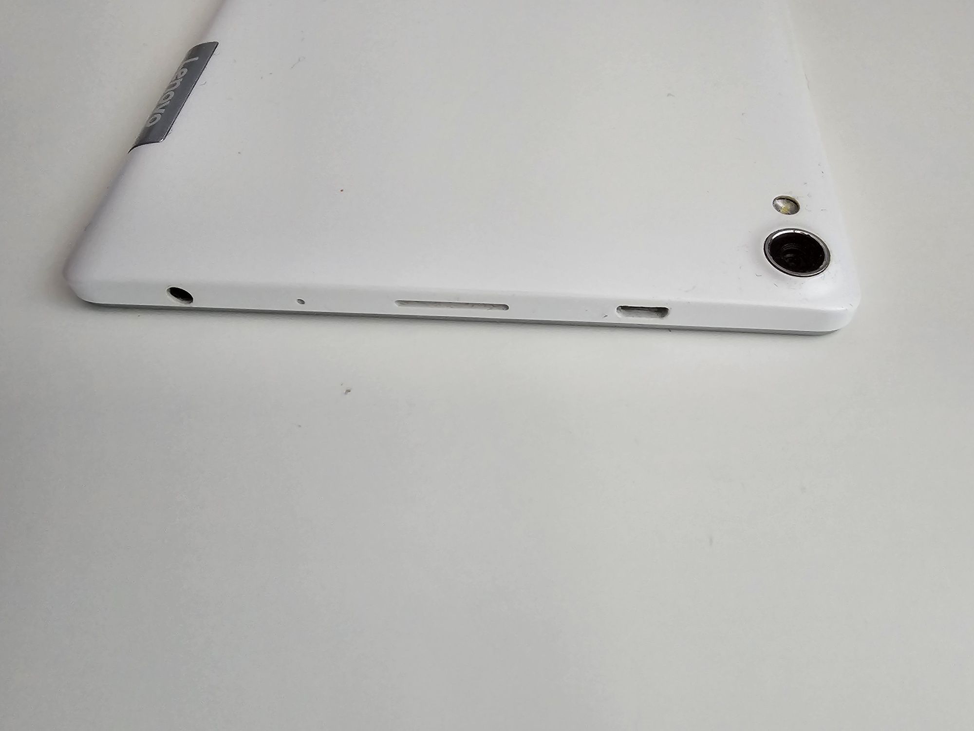 Таблет Lenovo Tab3 8 Plus 3GB/16GB+32GB micro card