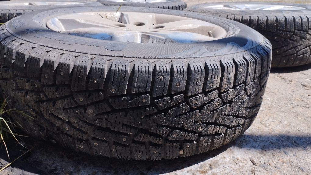 Литые диски с зимней резиной 225/60R17