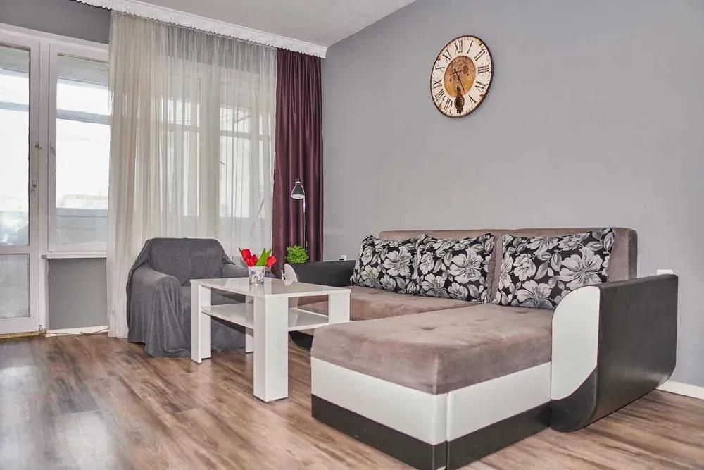 Дава се под наем Тристаен апартамент в Варна, Левски - 60 кв.м за 613 € - Снимка #2